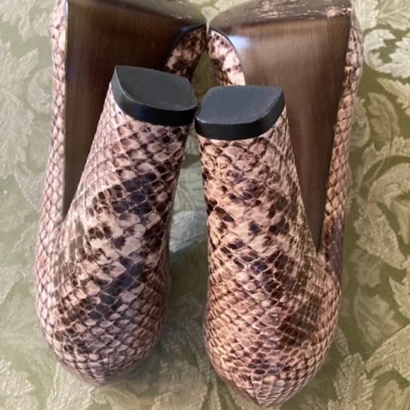 Stuart Weitzman Heels - Picture 6 of 9